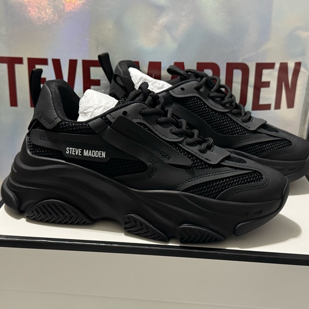 NEW! Possession Steve Madden Black woman’s Sneakers size 7